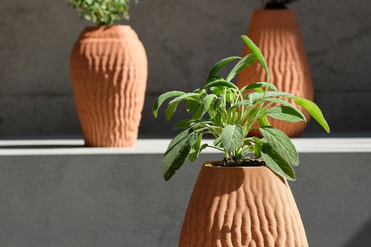 The Radici collection is a limited edition of 3D printed vases for Milan Design Week. 